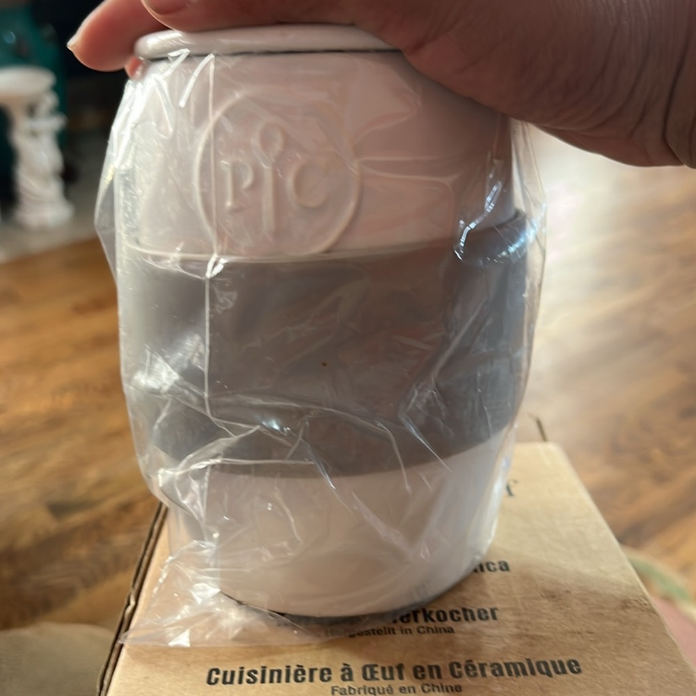 New !! Pampered Chef ceramic egg cooker